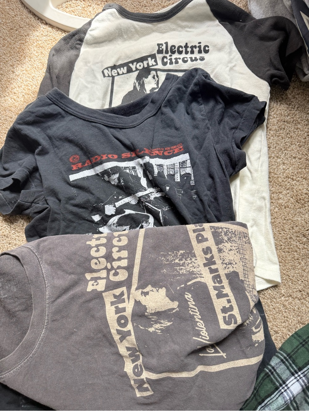 BRANDY MELVILLE GRAPHIC TEE BUNDLE